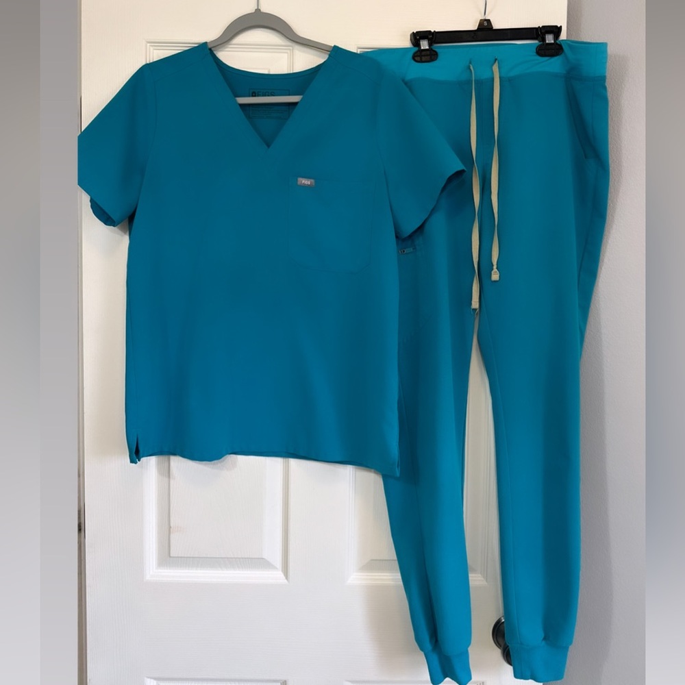Figs women’s size M/MT teal scrub top and Zamora jogger